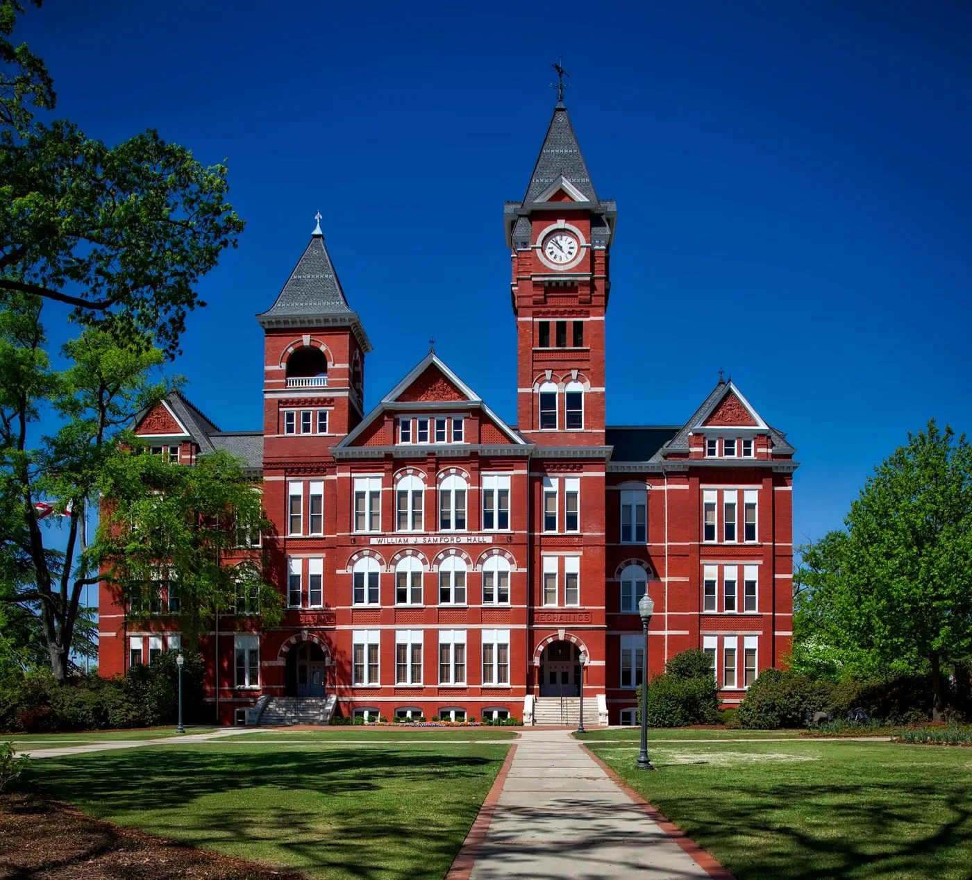 Education campus requiring flexible facility programs